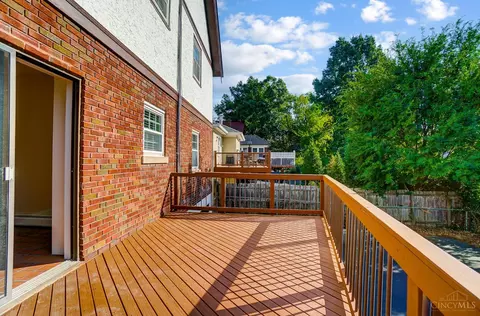Exterior - 1346 Herlin Pl, Cincinnati, OH 45208 photo 4 of 8