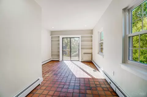 Living - 1346 Herlin Pl, Cincinnati, OH 45208 photo 3 of 7
