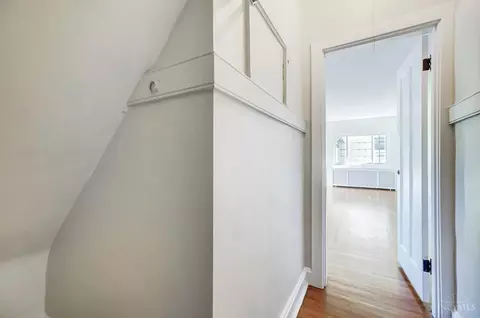 Entry Way - 1346 Herlin Pl, Cincinnati, OH 45208 photo 11 of 14