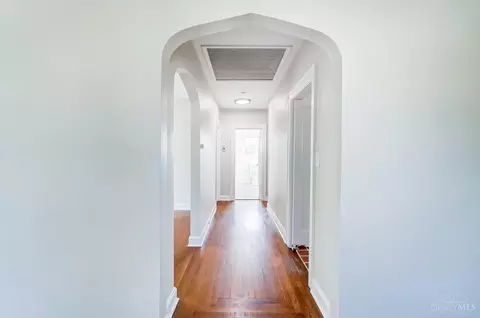 Entry Way - 1346 Herlin Pl, Cincinnati, OH 45208 photo 12 of 14