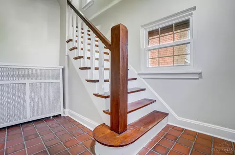 Entry Way - 1346 Herlin Pl, Cincinnati, OH 45208 photo 8 of 14