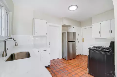 Kitchen - 1346 Herlin Pl, Cincinnati, OH 45208 photo 2 of 9