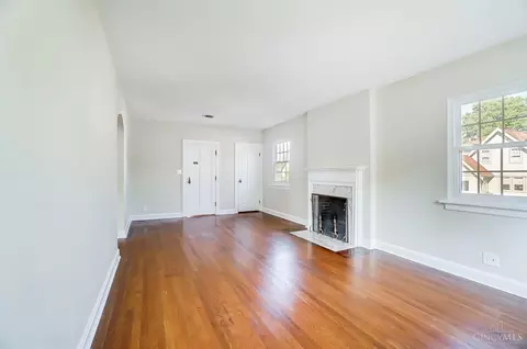 Living - 1346 Herlin Pl, Cincinnati, OH 45208 photo 5 of 7