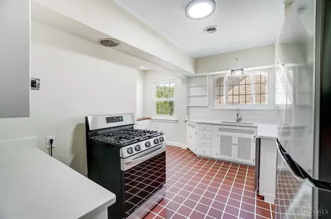 Kitchen - 1346 Herlin Pl, Cincinnati, OH 45208 photo 5 of 9