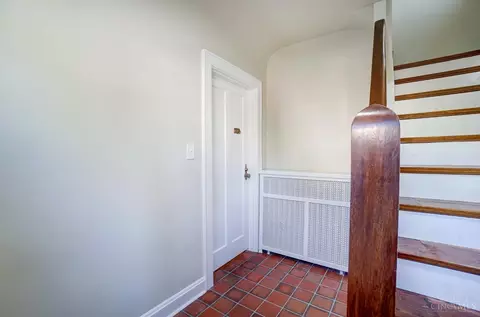 Entry Way - 1346 Herlin Pl, Cincinnati, OH 45208 photo 2 of 14
