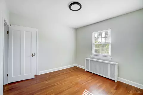 Bedroom - 1346 Herlin Pl, Cincinnati, OH 45208 photo 6 of 9