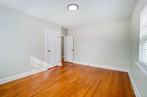 Bedroom - 1346 Herlin Pl, Cincinnati, OH 45208 photo 4 of 9