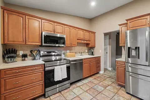 Kitchen - 2017 Broadhurst Ave, Cincinnati, OH 45240 photo 2 of 3