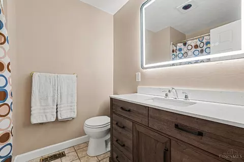 Bath - 2017 Broadhurst Ave, Cincinnati, OH 45240 photo 2 of 3