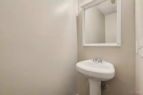 Bath - 2017 Broadhurst Ave, Cincinnati, OH 45240 photo 1 of 3