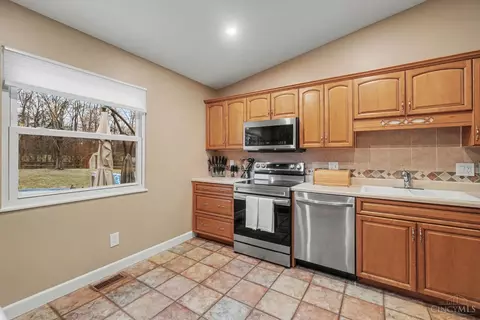 Kitchen - 2017 Broadhurst Ave, Cincinnati, OH 45240 photo 3 of 3