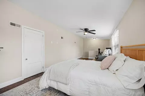 Bedroom - 6221 Hedge Ave, Cincinnati, OH 45213 photo 5 of 6