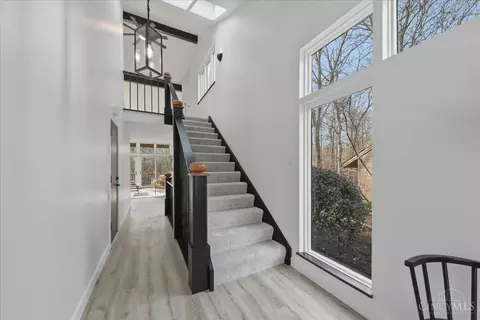 Entry Way - 11 Spring Hill Dr, Mariemont, OH 45227 photo 3 of 11