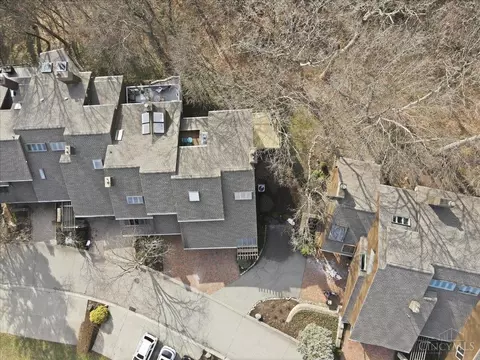 View/Area - 11 Spring Hill Dr, Mariemont, OH 45227 photo 2 of 2