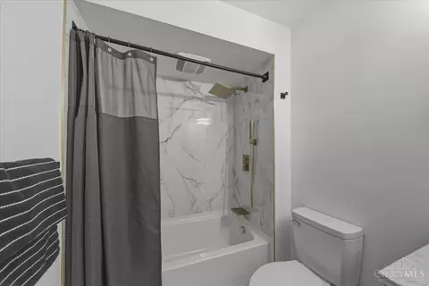 Bath - 11 Spring Hill Dr, Mariemont, OH 45227 photo 3 of 7