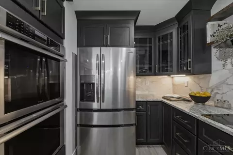 Kitchen - 11 Spring Hill Dr, Mariemont, OH 45227 photo 3 of 6