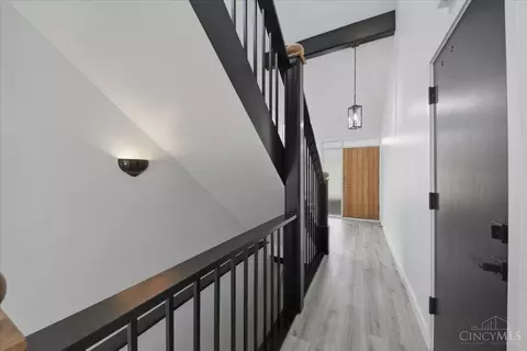 Entry Way - 11 Spring Hill Dr, Mariemont, OH 45227 photo 4 of 11
