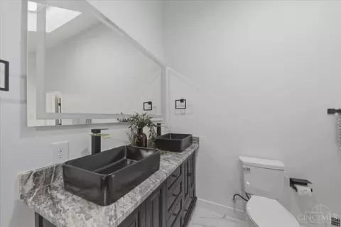 Bath - 11 Spring Hill Dr, Mariemont, OH 45227 photo 7 of 7