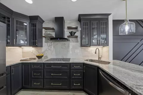 Kitchen - 11 Spring Hill Dr, Mariemont, OH 45227 photo 2 of 6