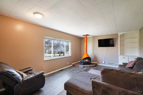 Living - 1092 Morado Dr, Cincinnati, OH 45238 photo 2 of 2