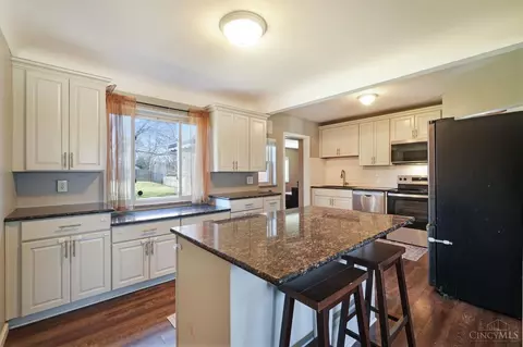Kitchen - 1092 Morado Dr, Cincinnati, OH 45238 photo 3 of 4