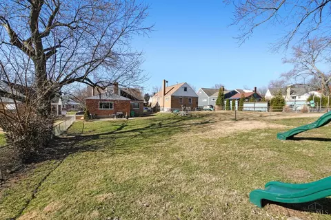 Exterior - 1092 Morado Dr, Cincinnati, OH 45238 photo 4 of 9