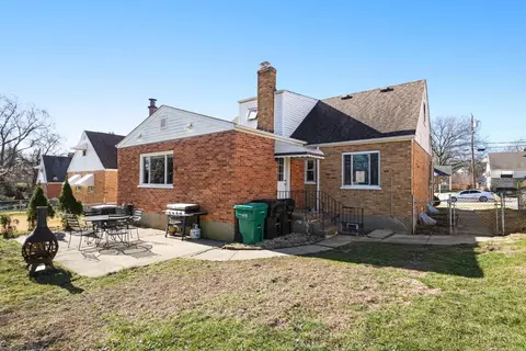 Exterior - 1092 Morado Dr, Cincinnati, OH 45238 photo 7 of 9