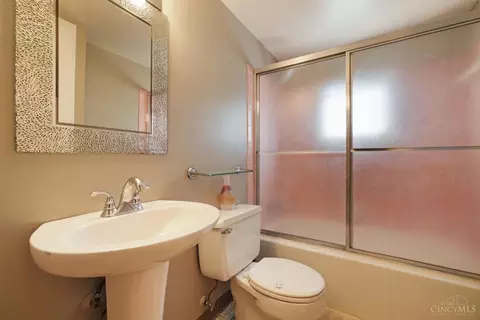 Bath - 1092 Morado Dr, Cincinnati, OH 45238 photo 2 of 2