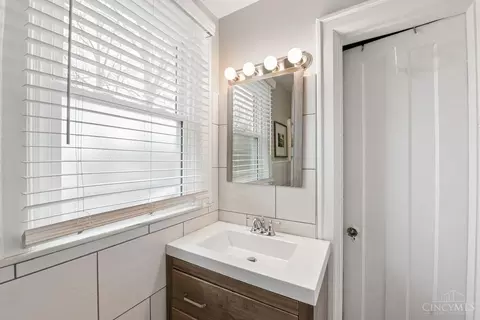 Bath - 2844 Markbreit Ave, Cincinnati, OH 45209 photo 2 of 3