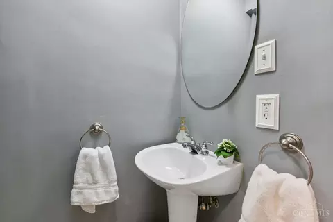 Bath - 2844 Markbreit Ave, Cincinnati, OH 45209 photo 1 of 3
