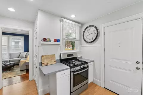 Entry Way - 2844 Markbreit Ave, Cincinnati, OH 45209 photo 1 of 4