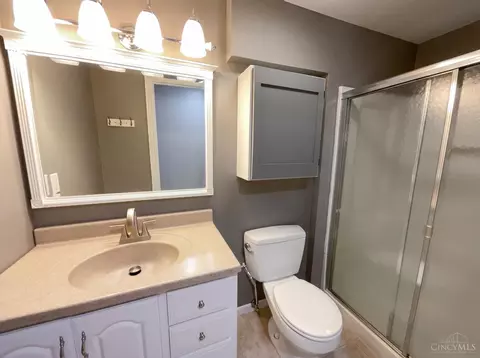 Bath - 770 Dorgene Ln, Cincinnati, OH 45244 photo 5 of 5