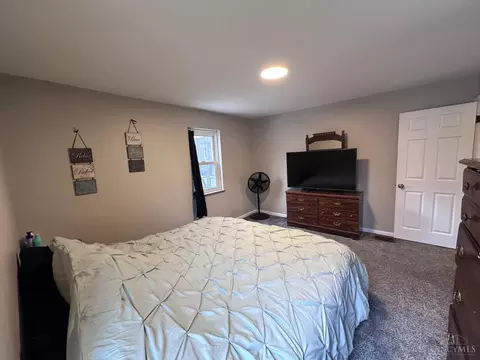 Bedroom - 8622 Plainfield Ln, Cincinnati, OH 45236 photo 3 of 5
