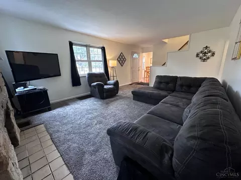 Living - 8622 Plainfield Ln, Cincinnati, OH 45236 photo 2 of 3