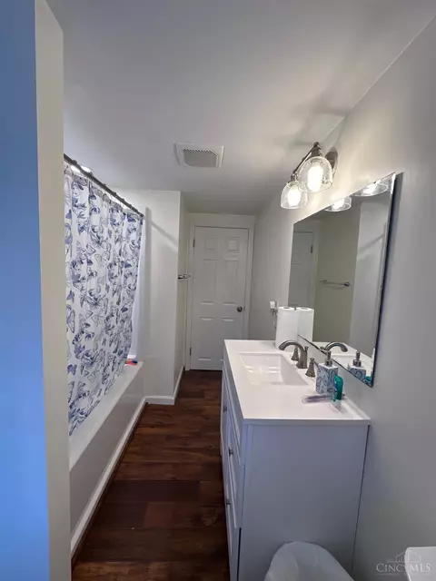 Bath - 8622 Plainfield Ln, Cincinnati, OH 45236 photo 3 of 3