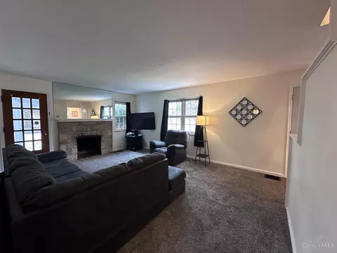 Living - 8622 Plainfield Ln, Cincinnati, OH 45236 photo 3 of 3
