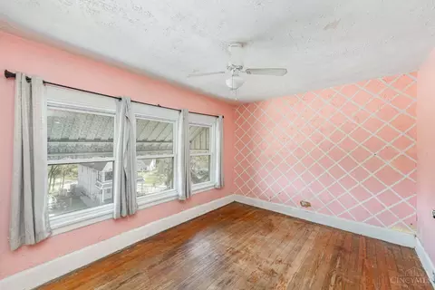 Bedroom - 3511 Evanston Ave, Cincinnati, OH 45207 photo 3 of 5