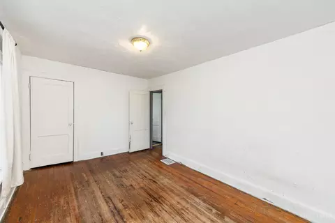 Bedroom - 3511 Evanston Ave, Cincinnati, OH 45207 photo 2 of 5