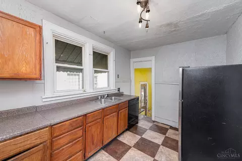 Kitchen - 3511 Evanston Ave, Cincinnati, OH 45207 photo 2 of 2
