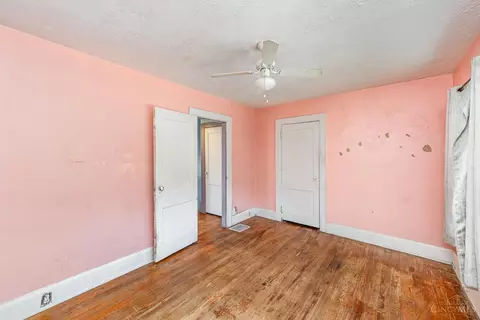 Bedroom - 3511 Evanston Ave, Cincinnati, OH 45207 photo 4 of 5