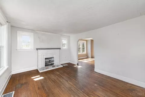 Living - 3511 Evanston Ave, Cincinnati, OH 45207 photo 2 of 2