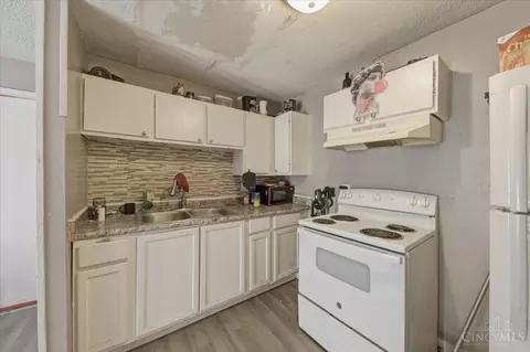 Kitchen - 2814 Harrison Ave, Cincinnati, OH 45211 photo 5 of 6