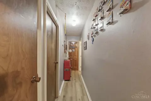 Entry Way - 2814 Harrison Ave, Cincinnati, OH 45211 photo 4 of 11