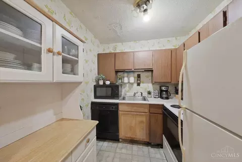 Kitchen - 2814 Harrison Ave, Cincinnati, OH 45211 photo 2 of 6