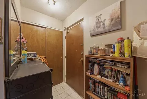 Entry Way - 2814 Harrison Ave, Cincinnati, OH 45211 photo 5 of 11