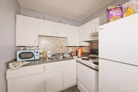 Kitchen - 2814 Harrison Ave, Cincinnati, OH 45211 photo 4 of 6