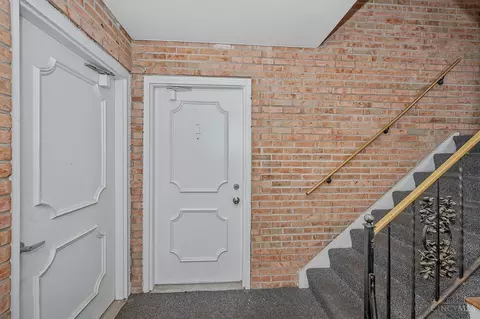 Entry Way - 2302 Salvador St, Cincinnati, OH 45230 photo 2 of 3