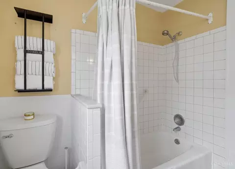 Bath - 320 Amazon Ave, Cincinnati, OH 45220 photo 2 of 2