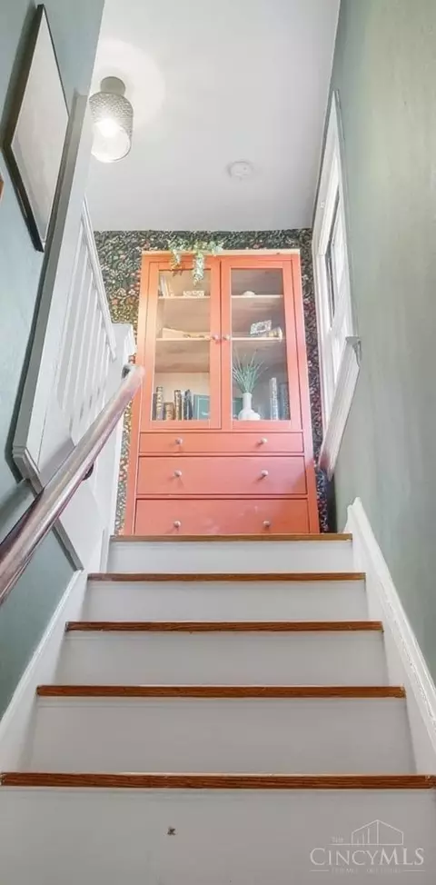 Entry Way - 320 Amazon Ave, Cincinnati, OH 45220 photo 3 of 5