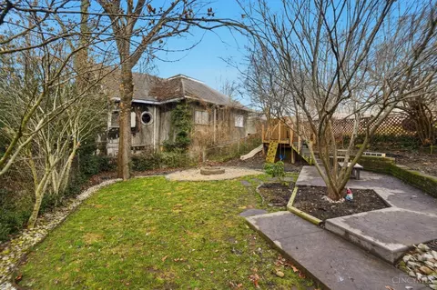 Exterior - 320 Amazon Ave, Cincinnati, OH 45220 photo 7 of 16